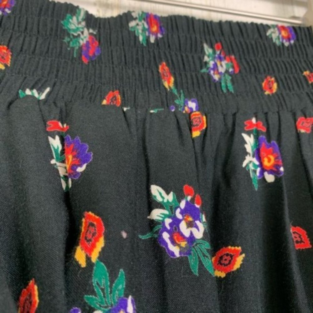 Black Pleated Floral Holiday Festive Midi Skirt - Picture 9 of 10
